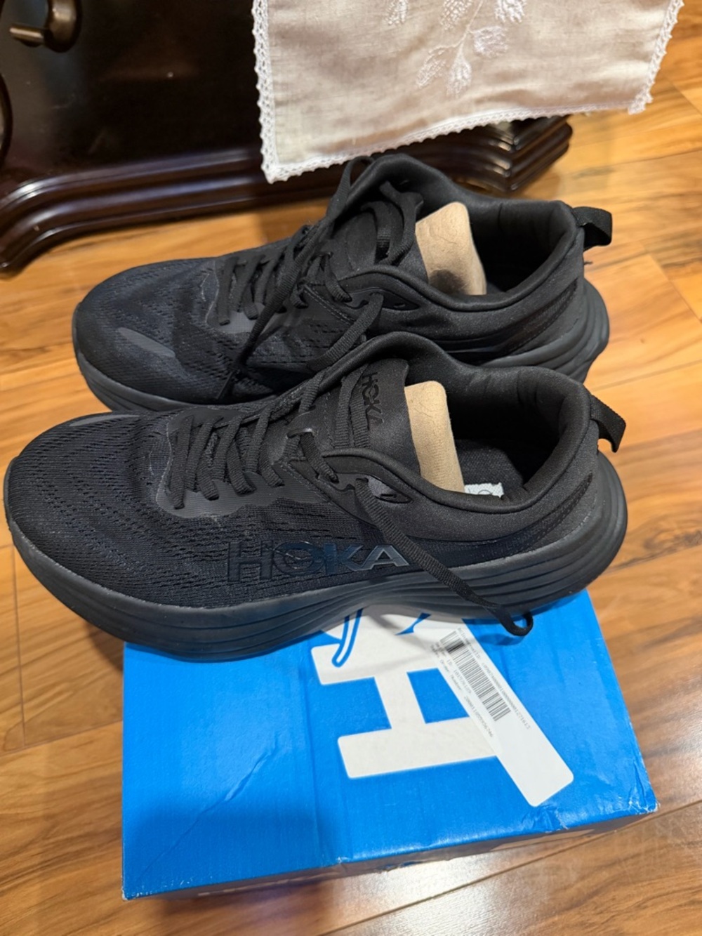Hoka Blue Shoe Box — W Bondi 8 Label